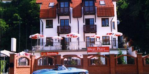 West Place Panzió, 12 szoba 24 férőhely