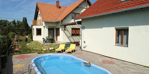 Schmal Apartman, 3 apartman 12 férőhely