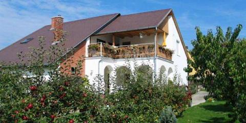 Bacchus Apartmanok, 3 apartman 8 férőhely