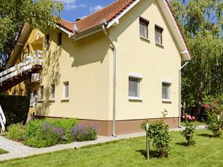 Kenese Gyöngye Apartmanház, 4 apartman 24 férőhely