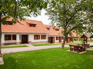 Oszter-Ház Falusi Vendégbirtok, 5 szoba 13 férőhely