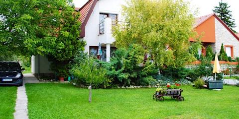 Zozo Apartmanok, 3 apartman 10 férőhely