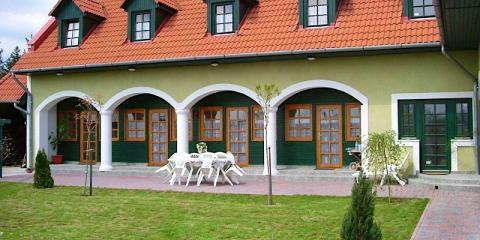 Lovász Apartmanház, 9 apartman 27 férőhely