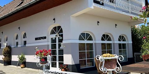 Zafír Panzió, 9 szoba 22 férőhely