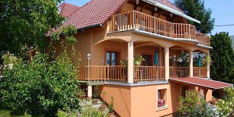 Orsolya Vendégház, 11 apartman 28 férőhely