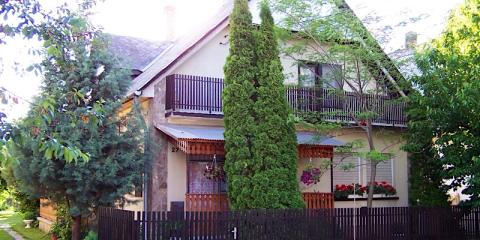 Erzsi Apartmanok, 2 apartman 11 férőhely