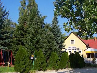 Arcadia Vendégház, 3 szoba 9 férőhely