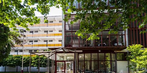 CE Napfény Hotel, 57 szoba 220 férőhely