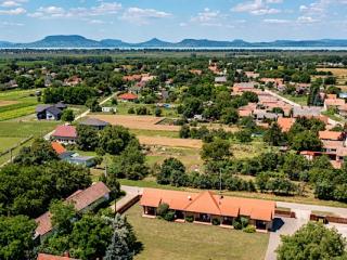 Csehivölgyi Vendégház, 5 apartman 15 férőhely